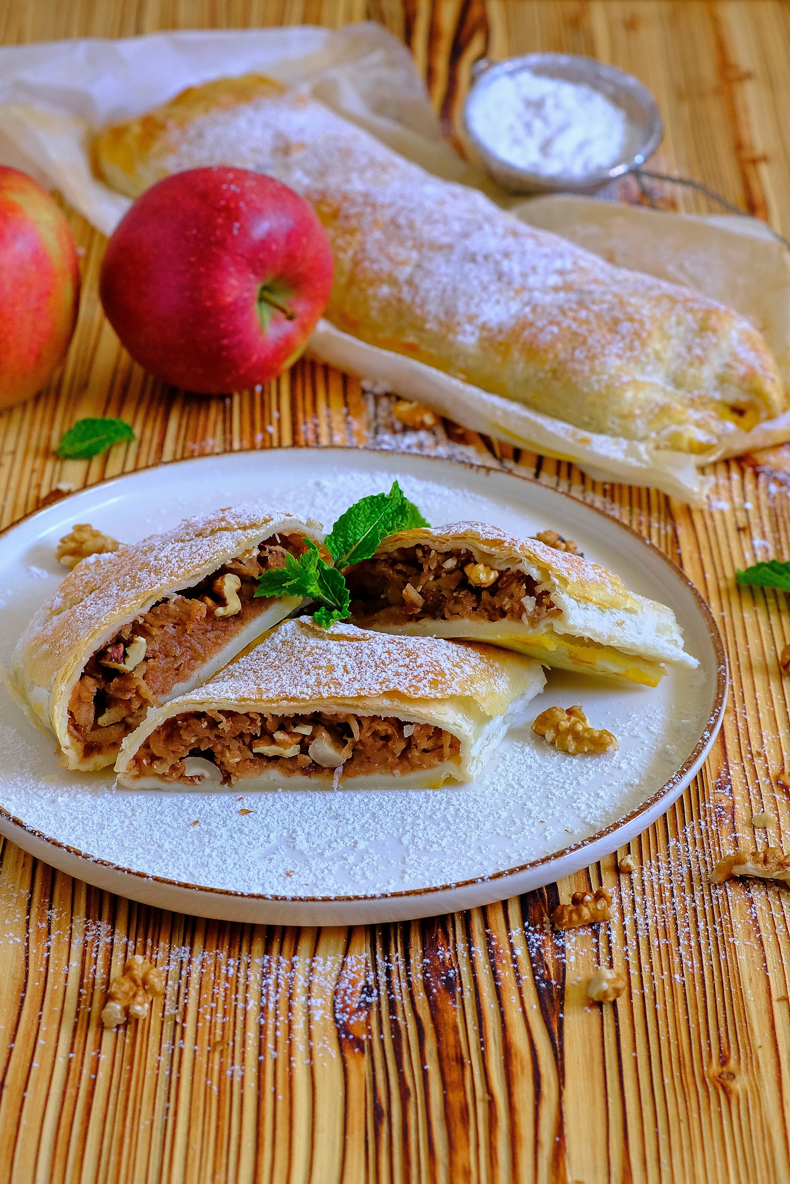 Jablečný závin z listového těsta