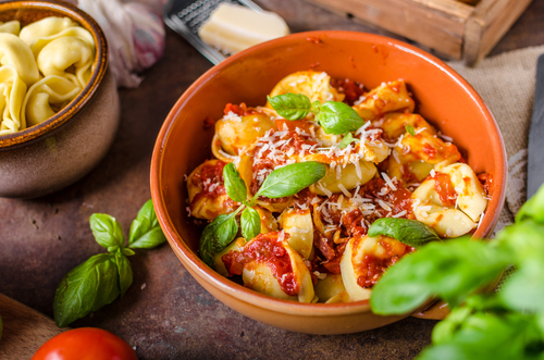 Domácí tortelliny s rajčatovou omáčkou